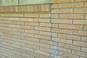 cracked foundation exterior